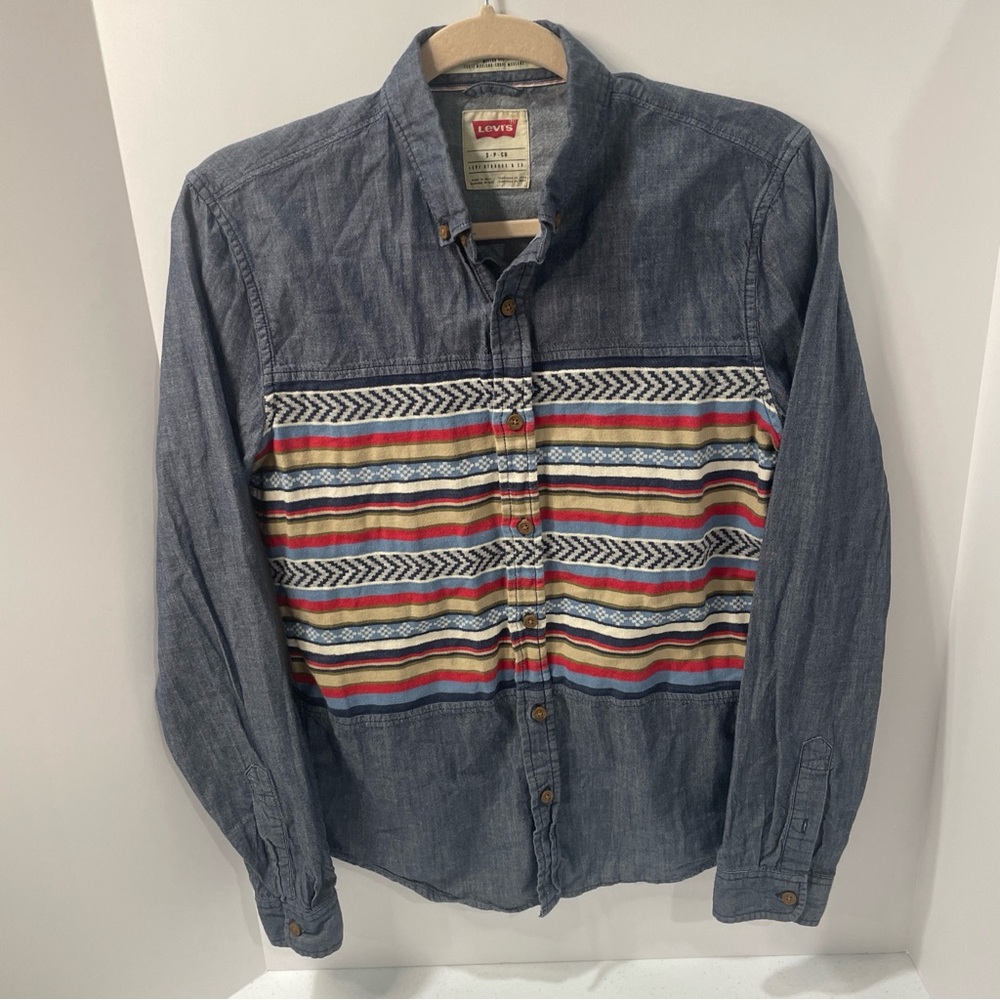 Levi’s Modern Fit Denim Blue Long Sleeve Button Up Shirt Long Sleeve- Size Small